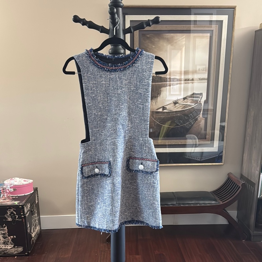 Stylish Sleeveless Tweed Dress with Pockets